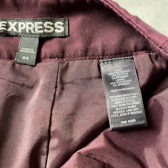 EXPRESS maroon mini skirt - 00 - form fitting - Picture 4 of 6